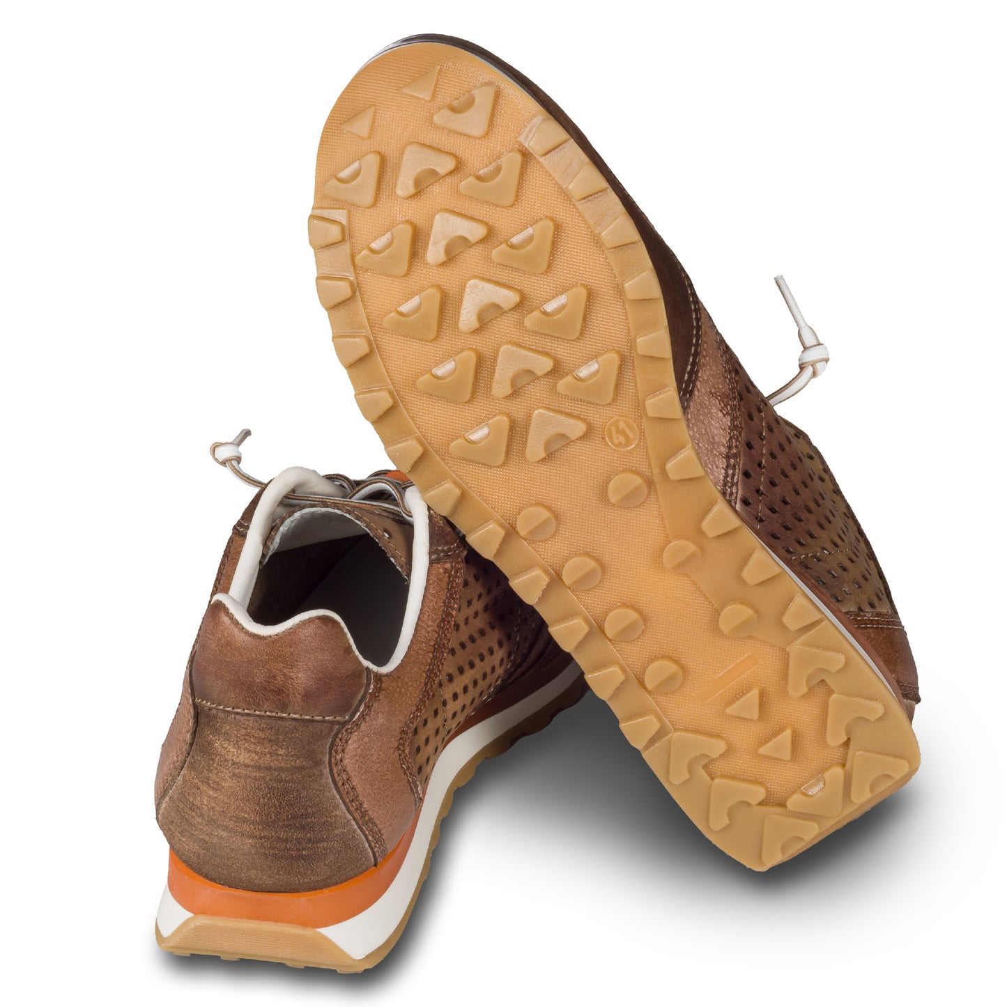 CETTI Herren Sommer Leder Sneaker, Modell „C848“ in braun (used tin cappuccino). Perforiertes Leder. Made in Spain. Ansicht Ferse und Sohlenunterseite.
