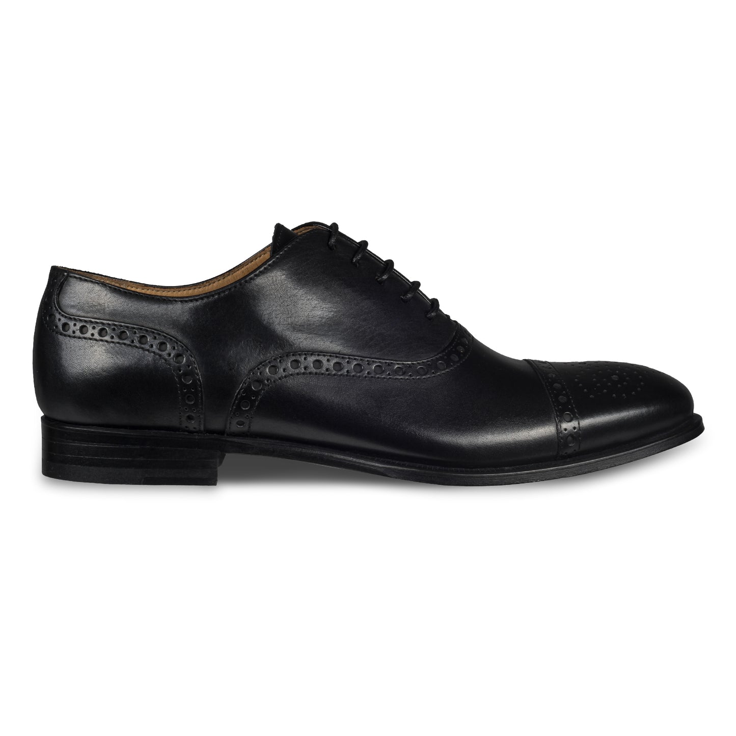 BRECOS Anzugschuhe Half-Brogue Oxford in schwarz, Durchgenäht. Seitliche Ansicht der Außenseite rechter Schuh. Bei Sisento.
