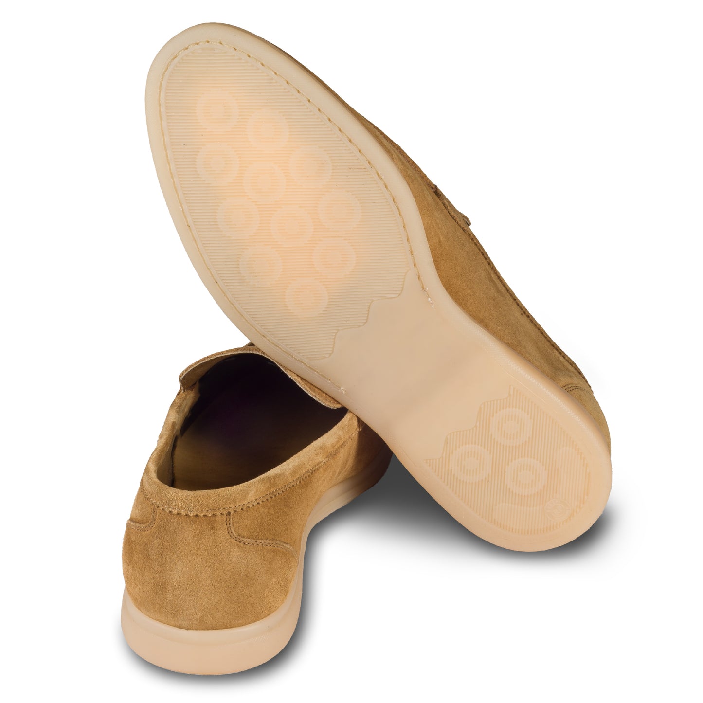 Brecos Italienische Herren-Loafer aus weichem Veloursleder in cognak braun. Mit leichter Gummisohle.  Ansicht der Ferse und Sohlenunterseite. 