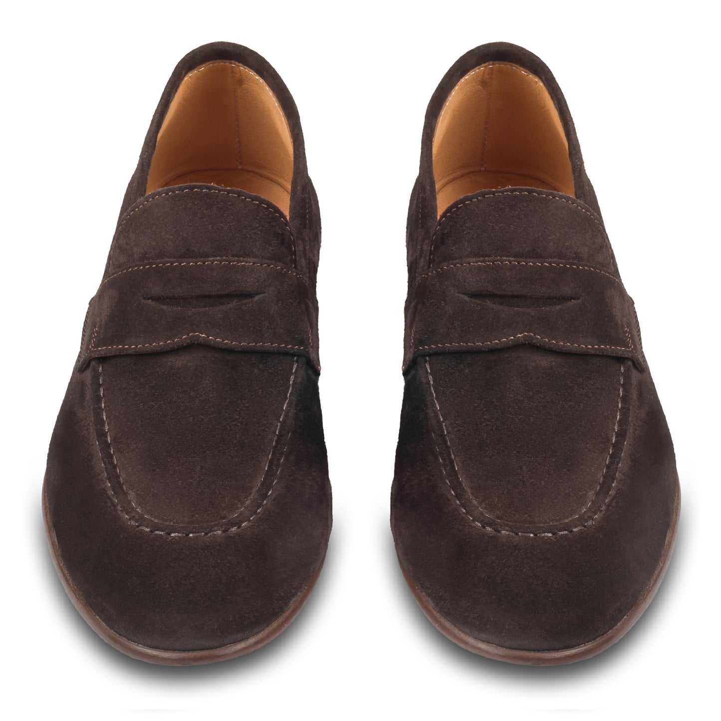 Brecos Italienische Herren-Loafer aus Veloursleder in dunkelbraun. Mit Leder-/Gummisohle. Durchgenäht und handgefertigt in Italien. Paarweise Ansicht von vorne.  