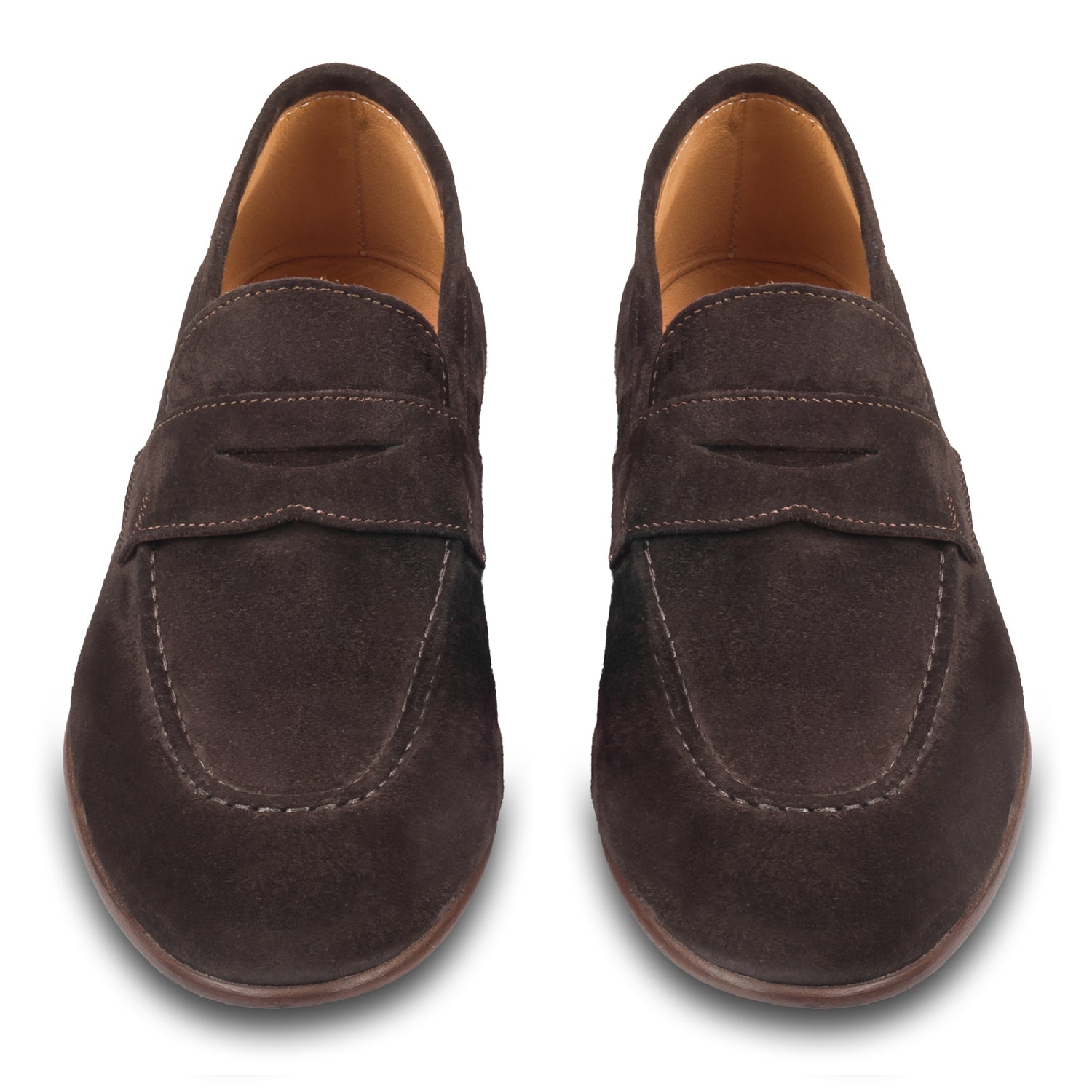 Brecos Italienische Herren-Loafer aus Veloursleder in dunkelbraun. Mit Leder-/Gummisohle. Durchgenäht und handgefertigt in Italien. Paarweise Ansicht von vorne.  