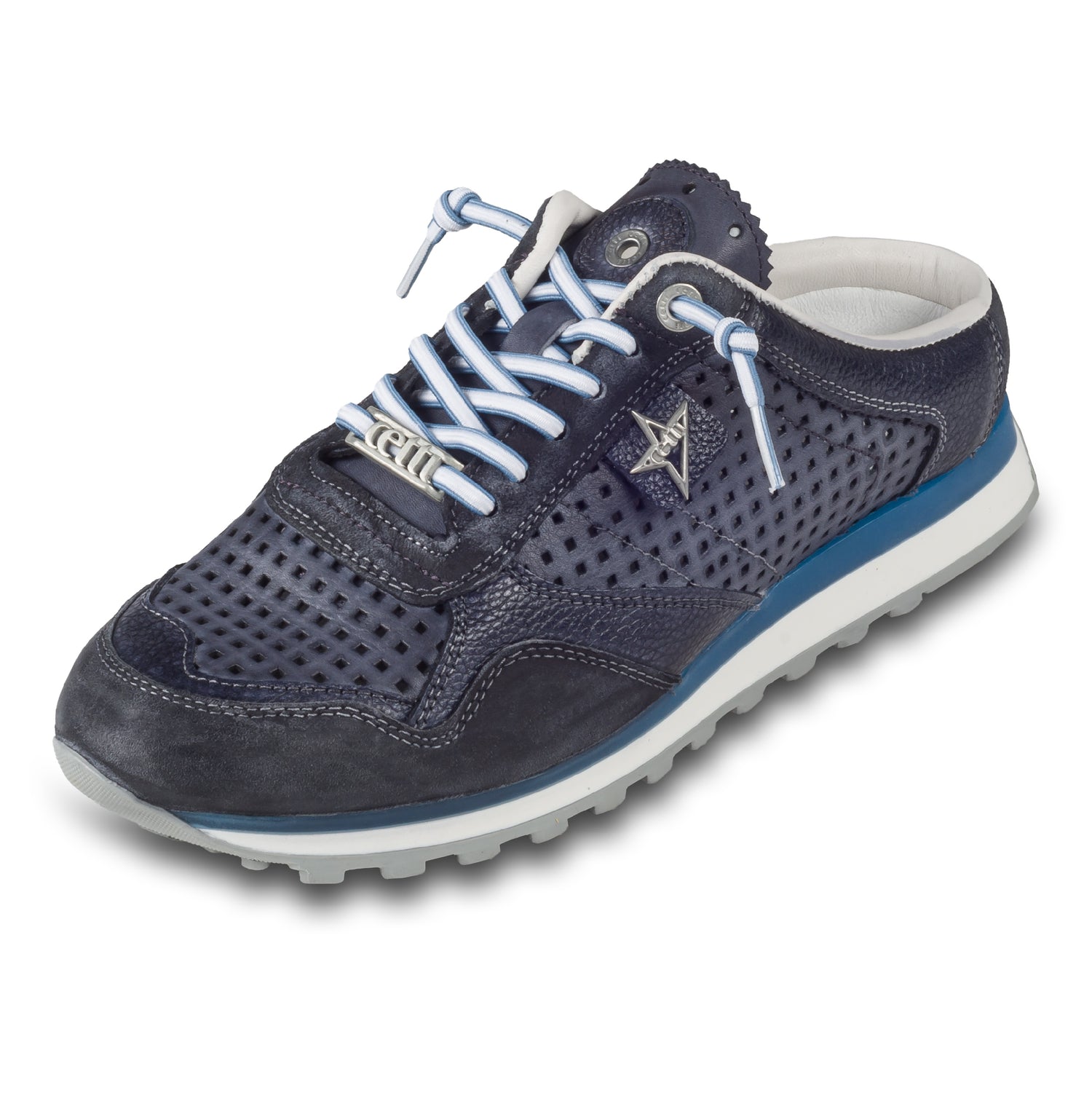 CETTI Herren Leder Sneaker-Mule, Modell „C848“ in dunkelblau / grau (used tin antracita), Made in Spain. Ansicht der Ferse und Sohlenunterseite. Schräge Ansicht linker Schuh.