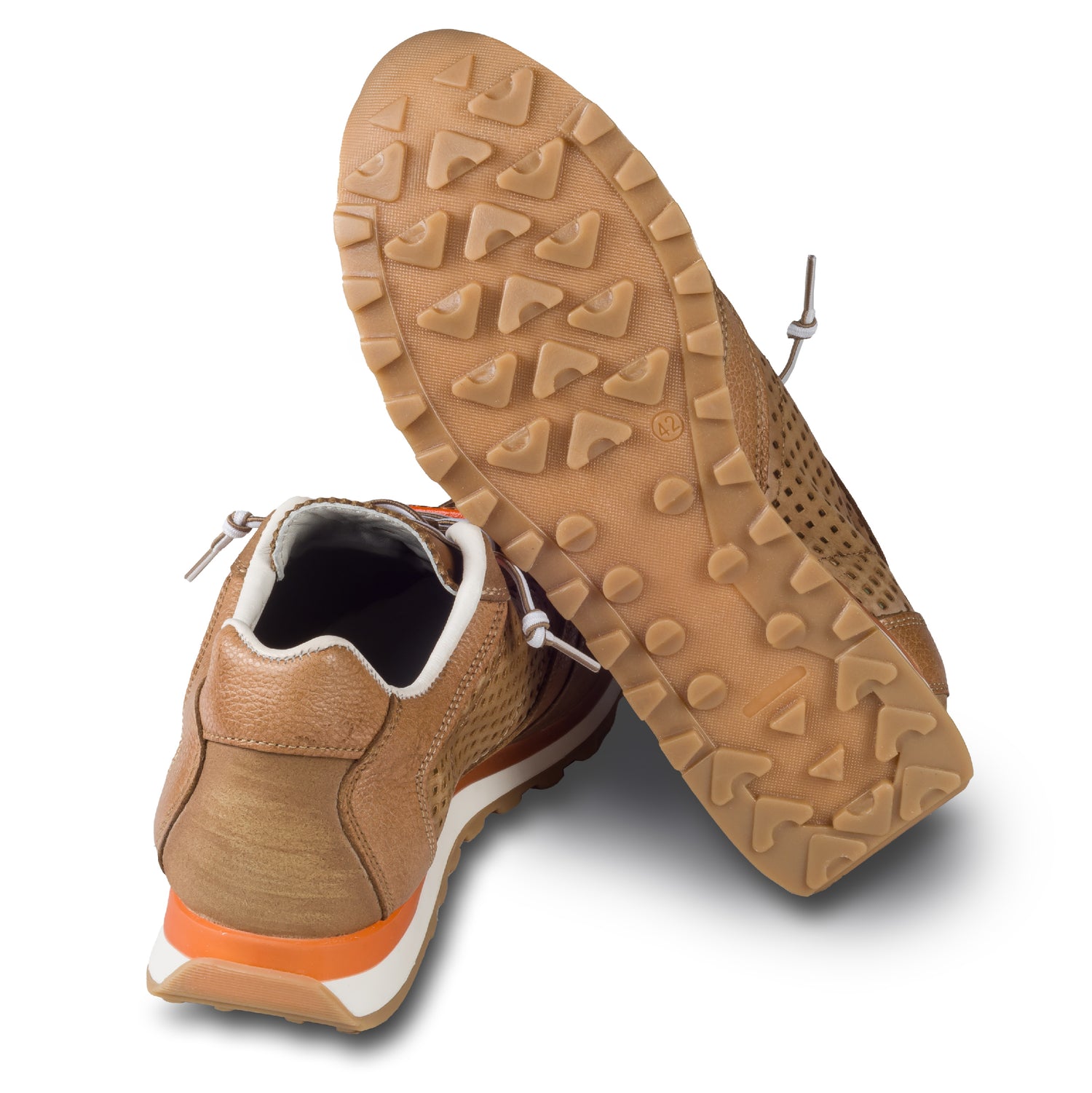 CETTI Herren Leder Sneaker, Modell „C848“ in hell braun (used tin cuero), Made in Spain. Ansicht der Ferse und Sohlenunterseite. Ansicht der Ferse und Sohlenunterseite. 
