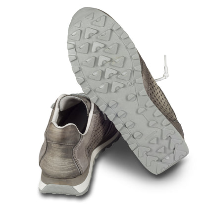 CETTI Herren Sommer Leder Sneaker, Modell „C848“ in grau (used tin grigio). Perforiertes Leder. Made in Spain. Ansicht Ferse und Sohlenunterseite