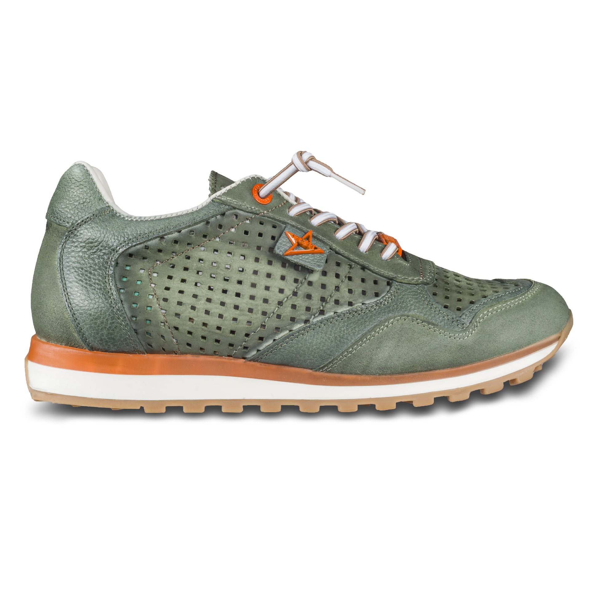 CETTI Herren Sommer Leder Sneaker, Modell „C848“ in grün (used tin kombat). Perforiertes Leder. Made in Spain. Ansicht der Außenseite rechter Schuh. 