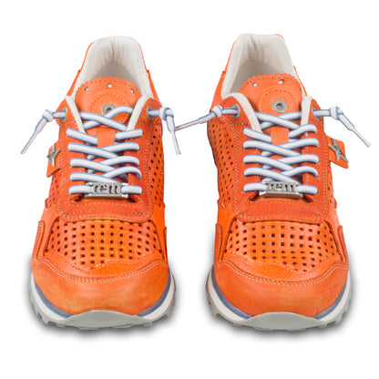 CETTI Herren Sommer Leder Sneaker, Modell „C848“ in orange (used tin ambar). Perforiertes Leder. Made in Spain. Paarweise Ansicht von vorne. 