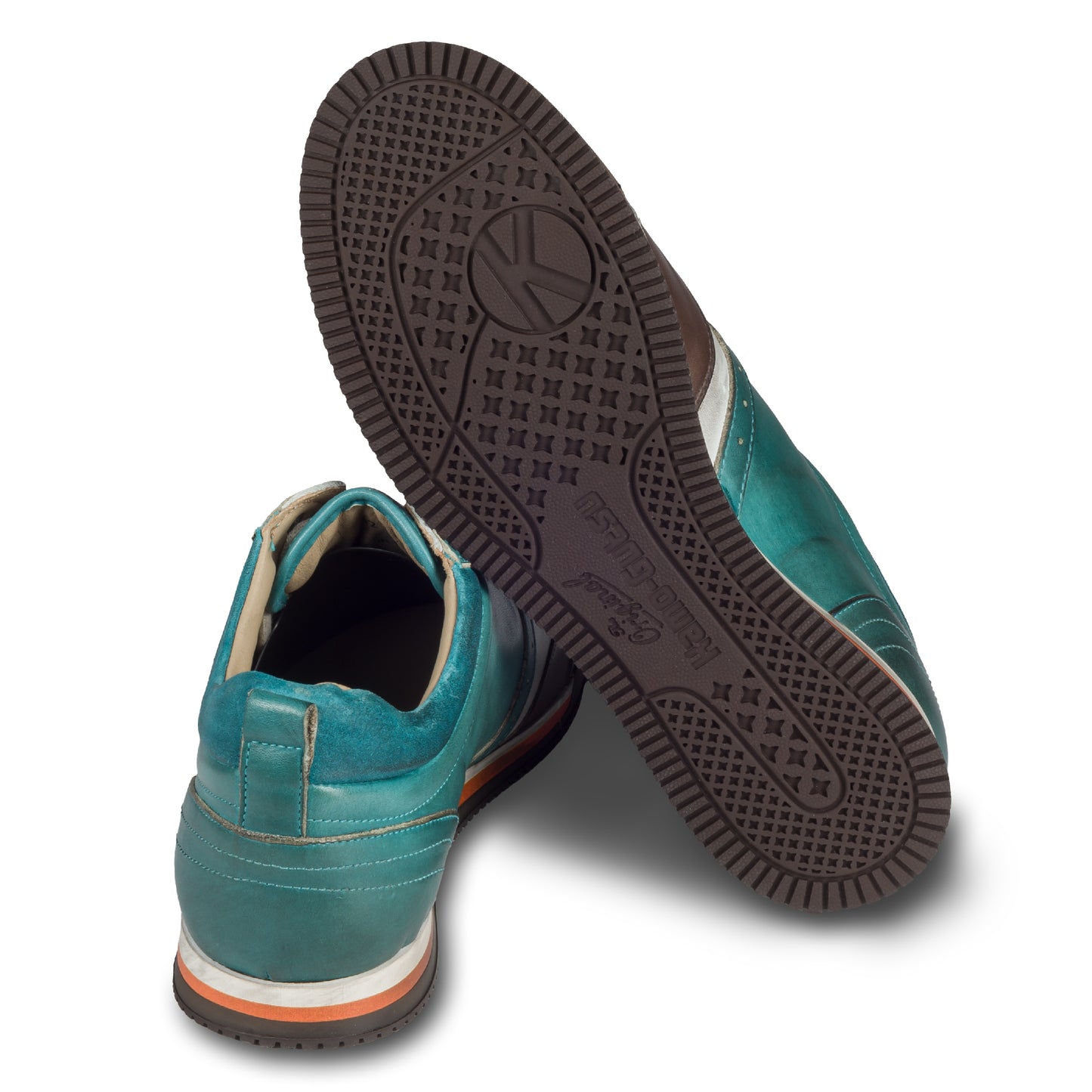 KAMO-GUTSU Herren Leder Sneaker türkis blau / weiß / braun / grau, Retro-Optik. Modell SCUDO-005 sugar combi. Handgefertigt in Italien. Ansicht der Ferse und Sohlenunterseite. 