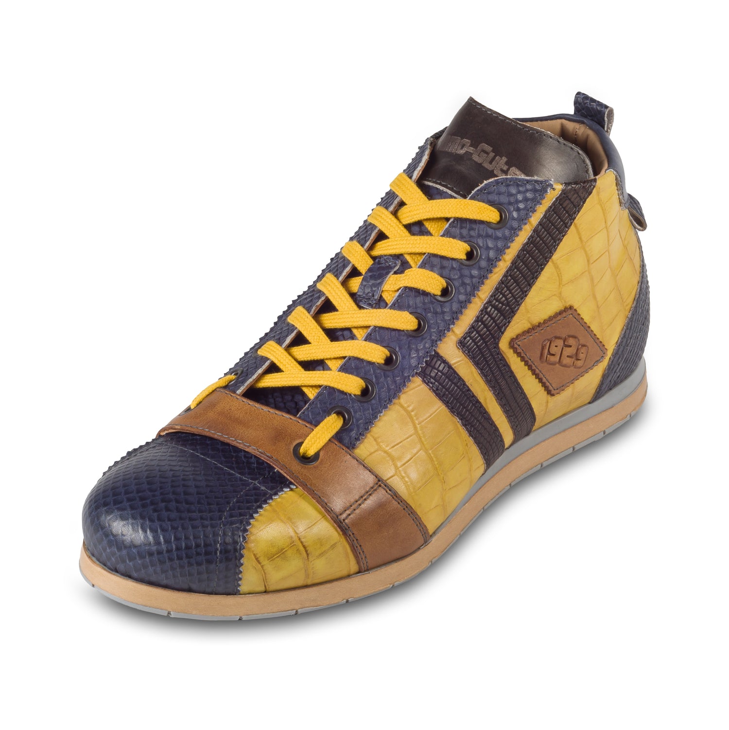 KAMO-GUTSU Herren Leder Sneaker in blau / gelb, Kroko-Optik, knöchelhoch. Modell TIFO-130 blu + lemon + taupe. Handgefertigt in Italien. Schräge Ansicht linker Schuh.