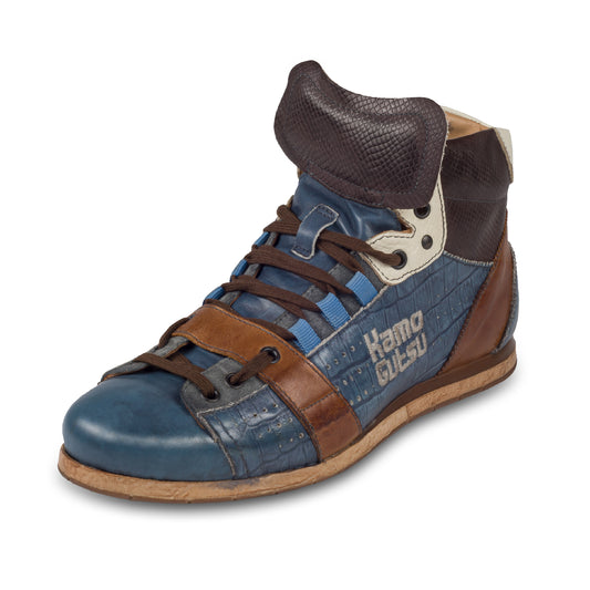 KAMO-GUTSU Italienische Leder Sneaker Stiefel, jeans blau, Retro-Optik, High-Top (TIFO-108 jeans mamba TDM). Handgefertigt in Italien. Schräge Ansicht linker Schuh.