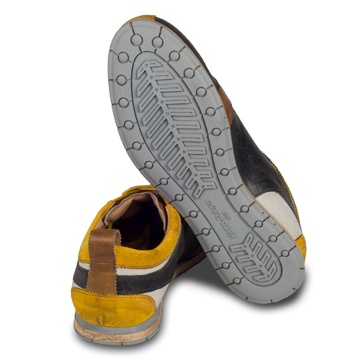 KAMO-GUTSU Italienischer Herren Leder Sneaker, dunkelgrau gelb, Retro-Optik, Modell TIFO-017 lambo antracite. Handgefertigt. Ansicht der Ferse und Sohlenunterseite.