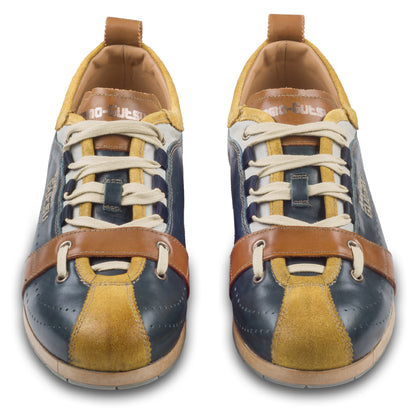 Kamo-Gutsu Sneaker Herren in Blau mit Gelb (TIFO-017 giallo/navy). Aus Kalbsleder stonewashed. Handgefertigt Made in Italy. Paarweise Ansicht von vorne.