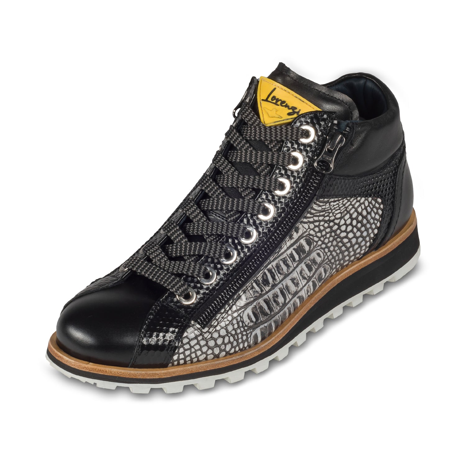 LORENZI - Italienische Herren Kalbsleder Sneaker Stiefel, in schwarz / weiß mit Reptil Prägung und seitlichem Reißverschluß. Handgefertigt und durchgenäht. Schräge Ansicht linker Schuh.