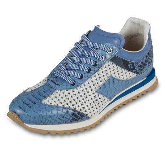Lorenzi Herren Leder Sneaker in blau / weiß mit Schlangen-Prägung und perforiertem Kalbsleder. Handgefertigt in Italien. Schräge Ansicht linker Schuh.