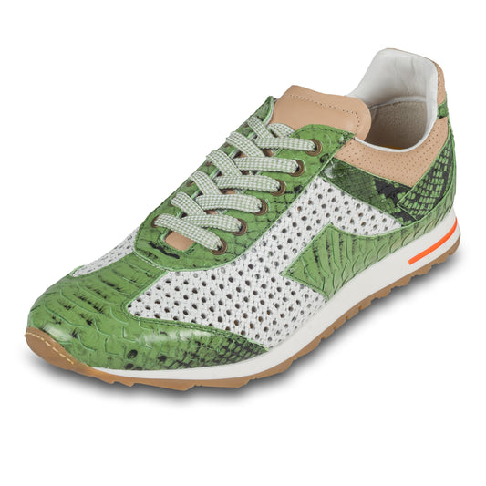 Lorenzi Herren Leder Sneaker in grün / weiß mit Schlangen-Prägung und perforiertem Kalbsleder. Handgefertigt in Italien. Schräge Ansicht linker Schuh.