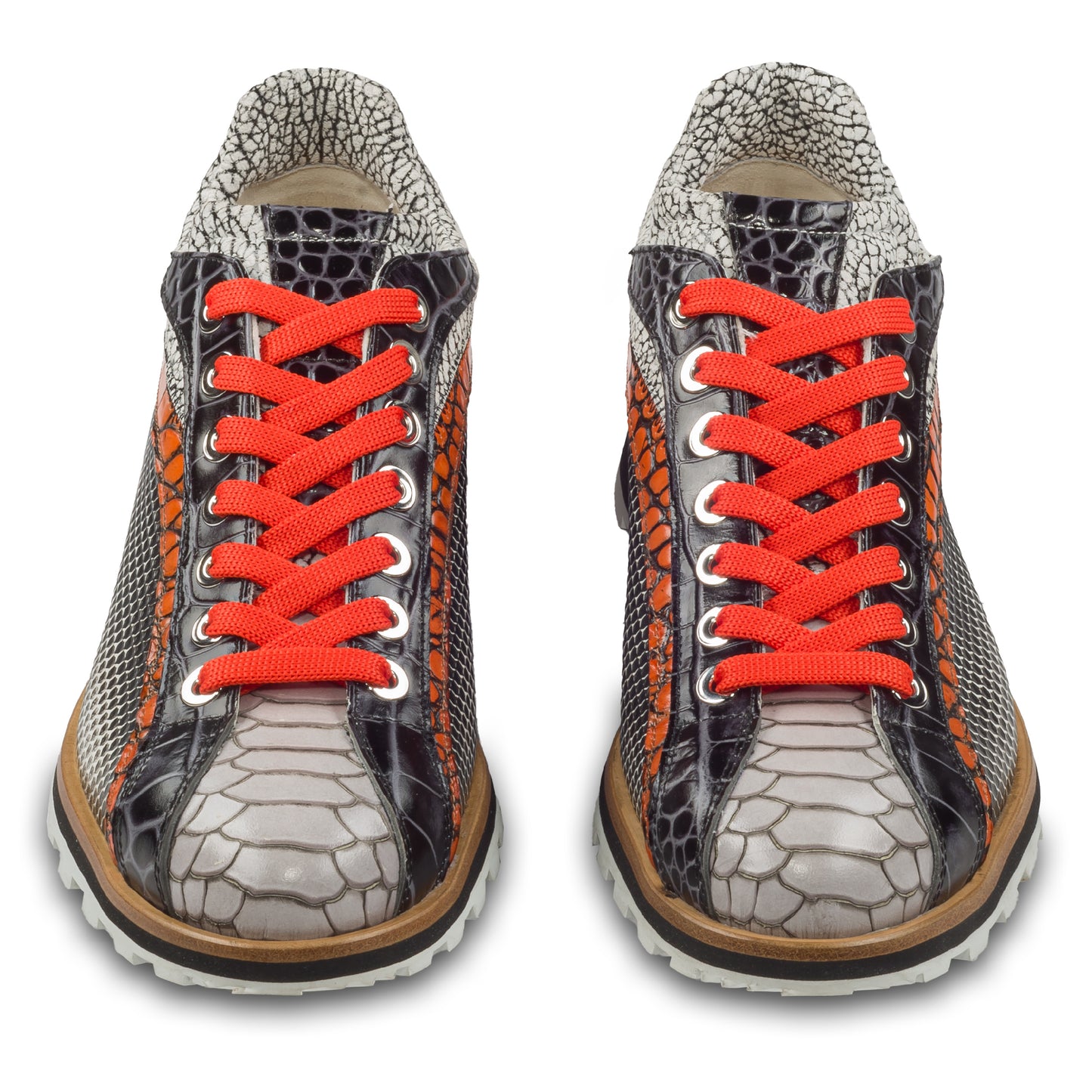 Lorenzi Herren Leder-Sneaker mit raffinierter Prägung in schwarz / weiß / orange. Handgefertigt. Paarweise Ansicht von vorne. Schnürsenkel in leuchtend orange.