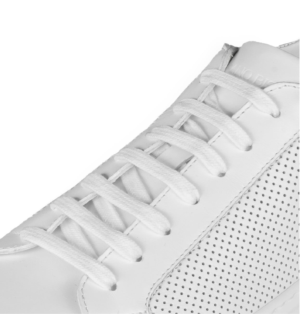 Schnürsenkel von BERGAL. Flachsenkel für Sneaker und Stiefel. Detailansicht, Artikelnr. 8856, weiß 001.