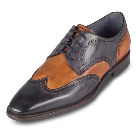 BRECOS Italienische Herren Anzugschuhe Budapester aus Kalbsleder, zweifarbig blau/braun, handgefertigt. Schräge Ansicht linker Schuh