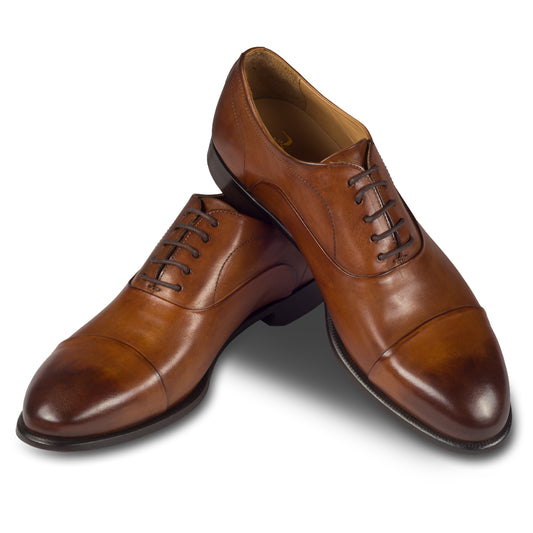 BRECOS Anzugschuhe, Captoe Oxford dunkelbraun, Kalbsleder durchgenäht. Ansicht paarweise überkreuzt.