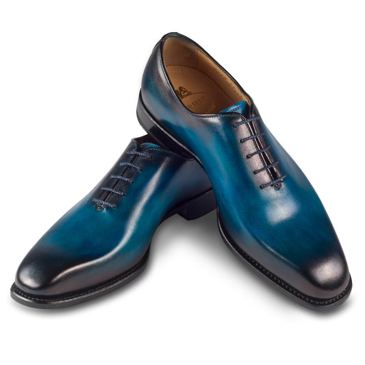 Harris Herren Anzugschuhe / Schnür-Halbschuhe, blau mit handgefärbter Patina. Made in Italy. Durchgenäht. Überkreuzte Ansicht beide Schuhe.