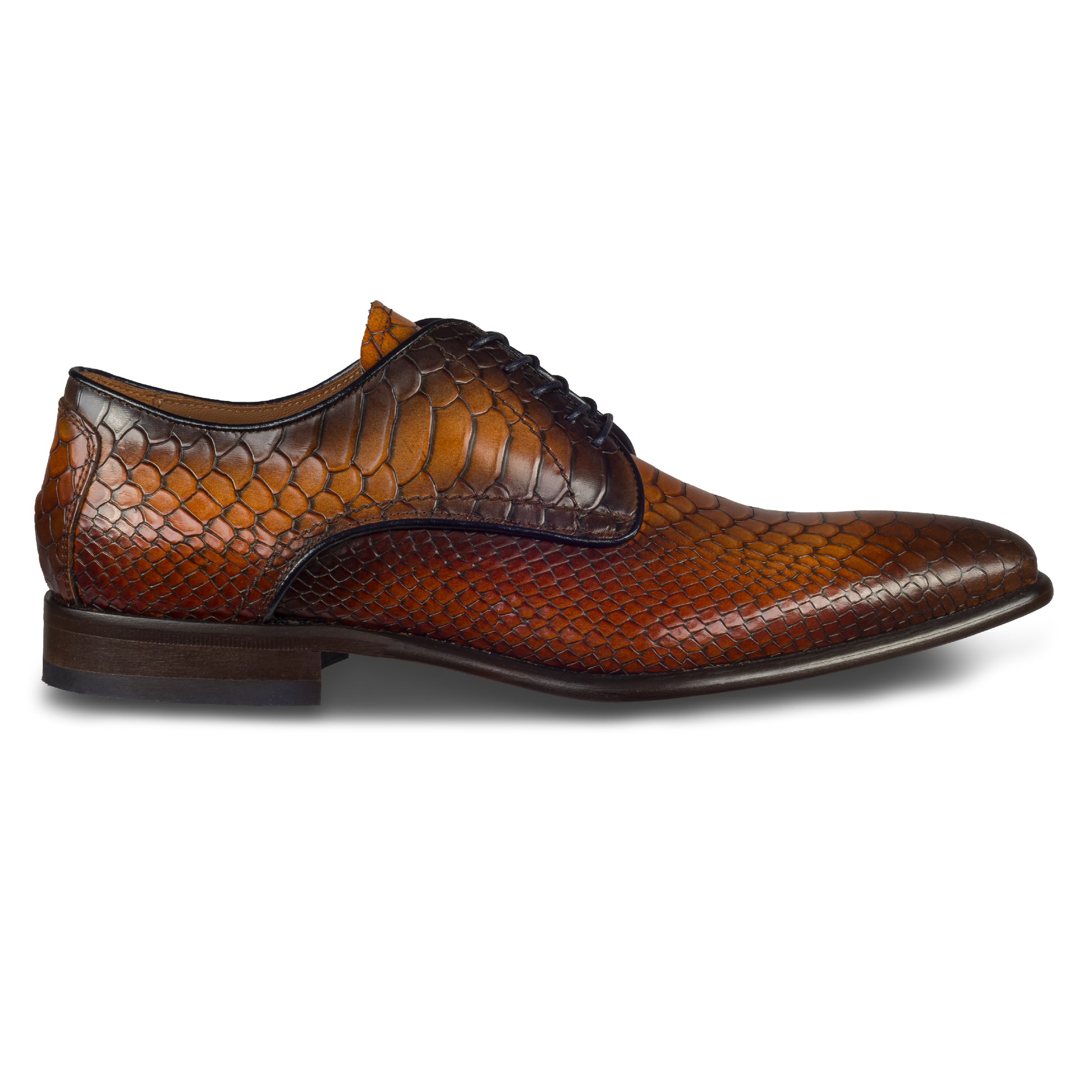LORENZI Herren Halbschuhe cognac braun, Kalbsleder mit Krokoprägung. Handgefertigt und durchgenäht in Italien. Ansicht der Außenseite rechter Schuh. 