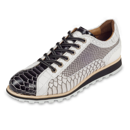 Lorenzi Italienische Herren Leder Sneaker in schwarz mit weiß, mit edler Lederprägung. Handgefertigt. Schräge Ansicht linker Schuh.