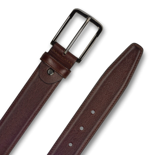 Anzuggürtel Rindleder von "FLECS", dunkelbraun, 3.5 cm breit, Schließe silber. Detailansicht Schließe und Gürtelende mit Löchern. Bei SISENTO