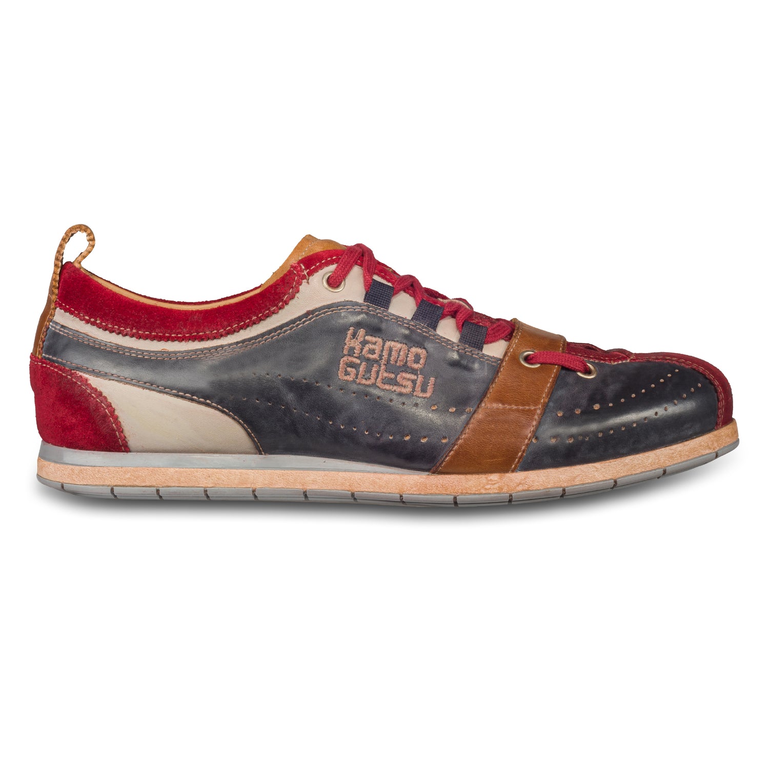 KAMO-GUTSU Herren Leder Sneaker, blau/rot mit braun, Modell TIFO-017 rosso + navy. Handgefertigt. Seitliche Ansicht der Außenseite rechter Schuh.