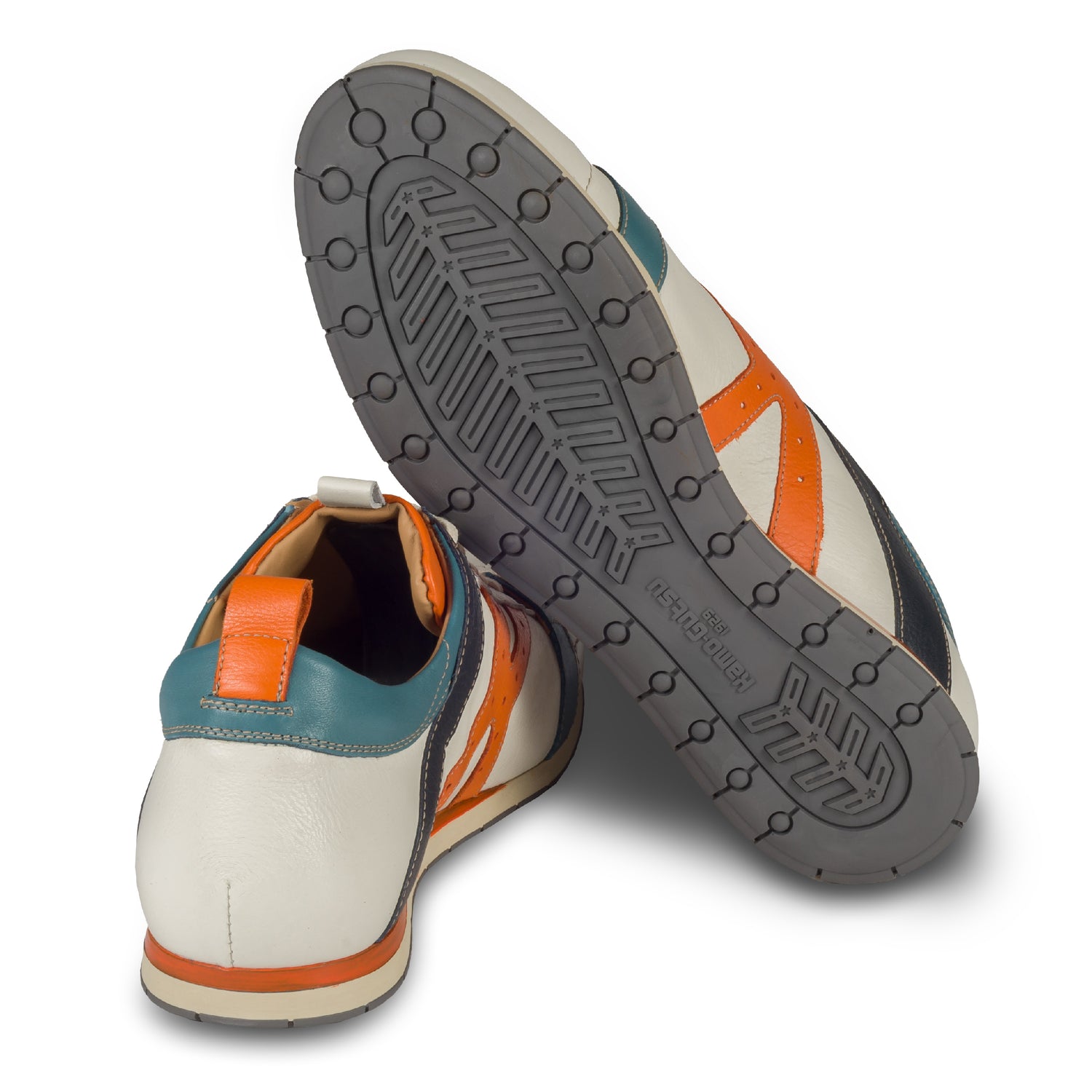KAMO-GUTSU Herren Leder Sneaker, weiß mit orange und blau, Modell TIFO-042 gel ice arancio. Handgefertigt. Ansicht der Ferse und Sohlenunterseite.