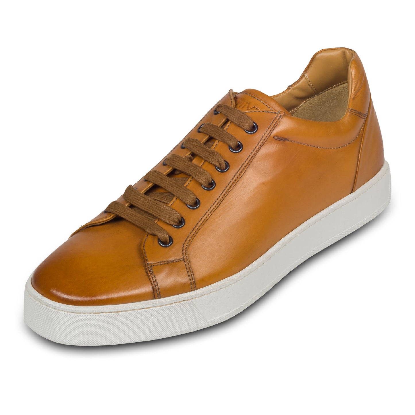 Triverflight – Italienische Herren-Sneaker cognac-braun. Aus Kalbsleder handgefertigt. Schräge Ansicht linker Schuh.