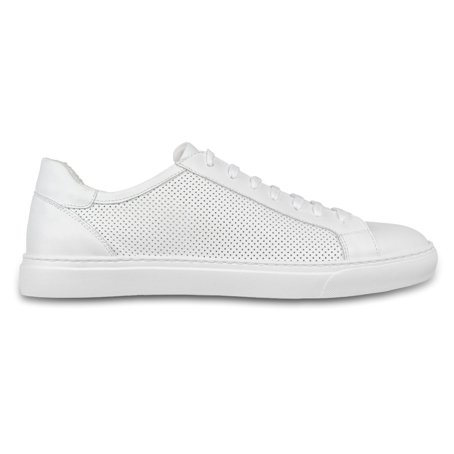Rossano Bisconti – Italienische Herren Sneaker in weiß aus. Aus Kalbsleder sommerlich perforiert, mit weißer Sohle. Handgefertigt. Seitliche Ansicht der Außenseite rechter Schuh.