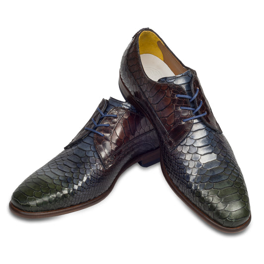 Lorenzi | Extravaganter Derby Schnürer Kroko-Prägung blau/grün/bordeaux, Durchgenäht.  Paarweise Ansicht Schuhe überkreuzt aufgestellt