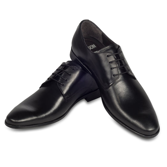 Nicola Benson Anzugschuhe Herren, Plain Derby Schnürer schwarz - Kalbsleder, handgefertigt. Made in Italy. Paarweise überkreuzt aufgestellt.